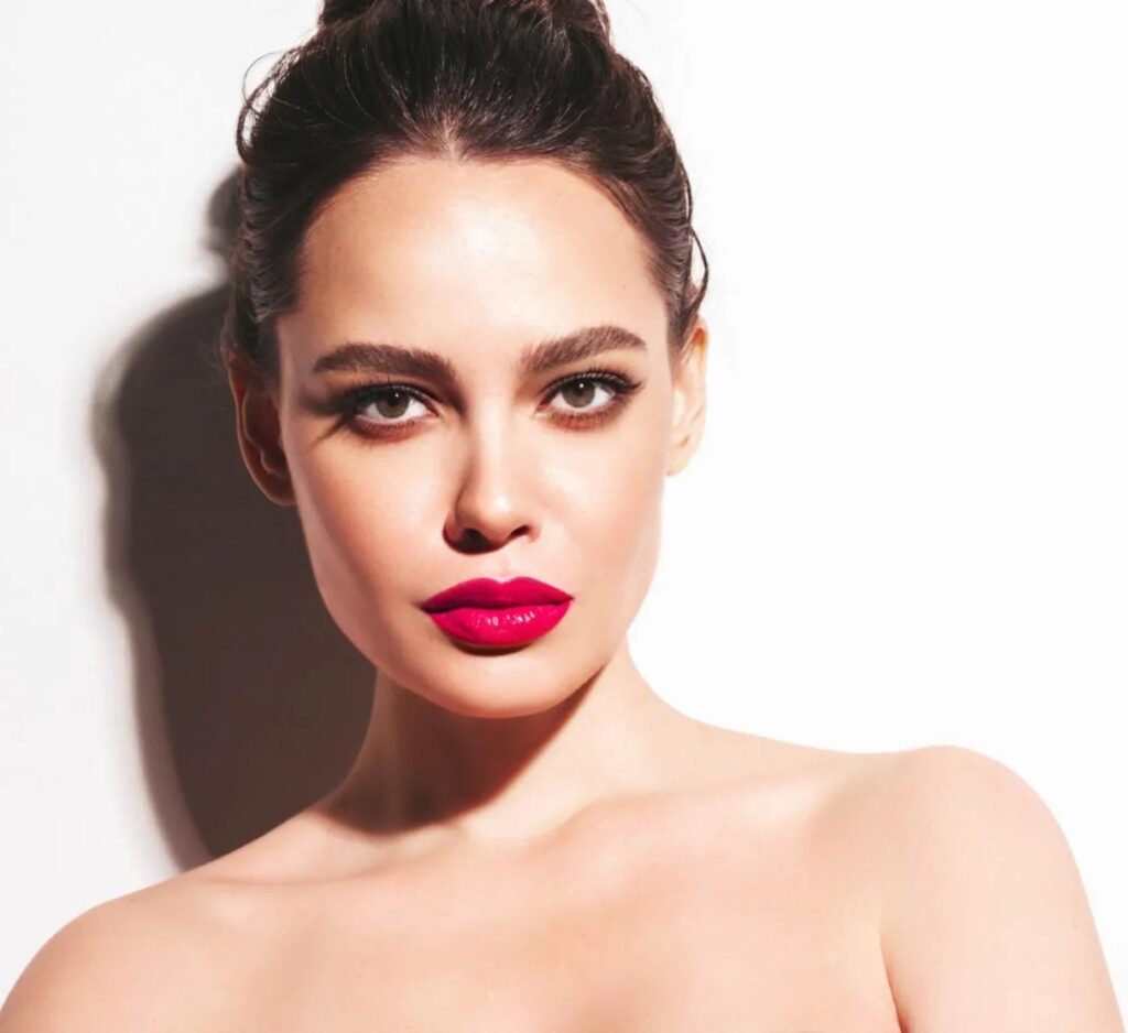 Cupids bow lip filler treatments at the London clinic with precise lip shaping and aesthetic care.